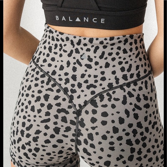 Balance Athletica Biker Short large - Picture 5 of 8